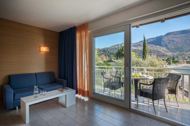 Appartamenti a Torbole tipologia Standard, primo piano bilocale fronte lago di Garda | Casa al Lago Residence Toblini