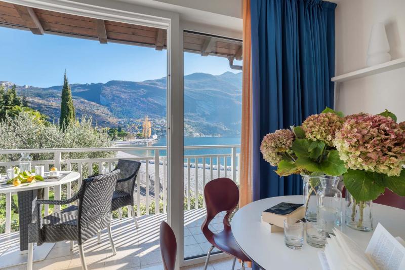 Appartamenti a Torbole tipologia Standard, primo piano bilocale fronte lago di Garda | Casa al Lago Residence Toblini