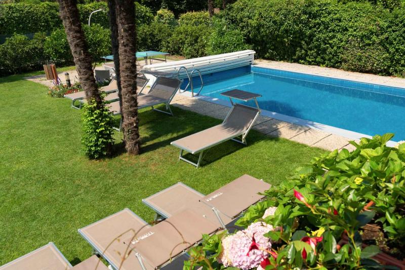 Residence con piscina a Torbole sul Garda ideale per le vacanze estive sul lago di Garda